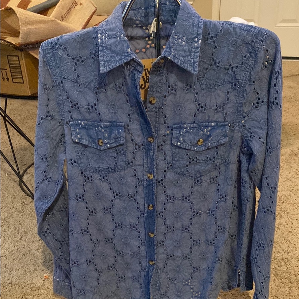 Ivy Jane Blue embroidery long sleeve blouse size small. NWT